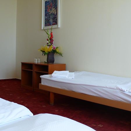 Easy Star Hotel Praag Buitenkant foto