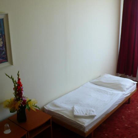 Easy Star Hotel Praag Buitenkant foto