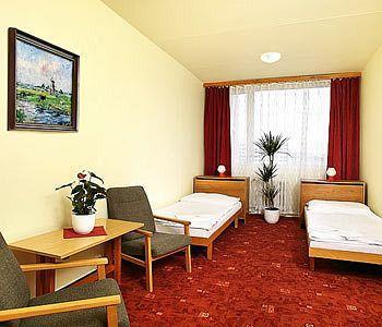 Easy Star Hotel Praag Buitenkant foto