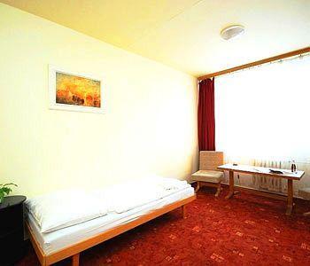 Easy Star Hotel Praag Buitenkant foto