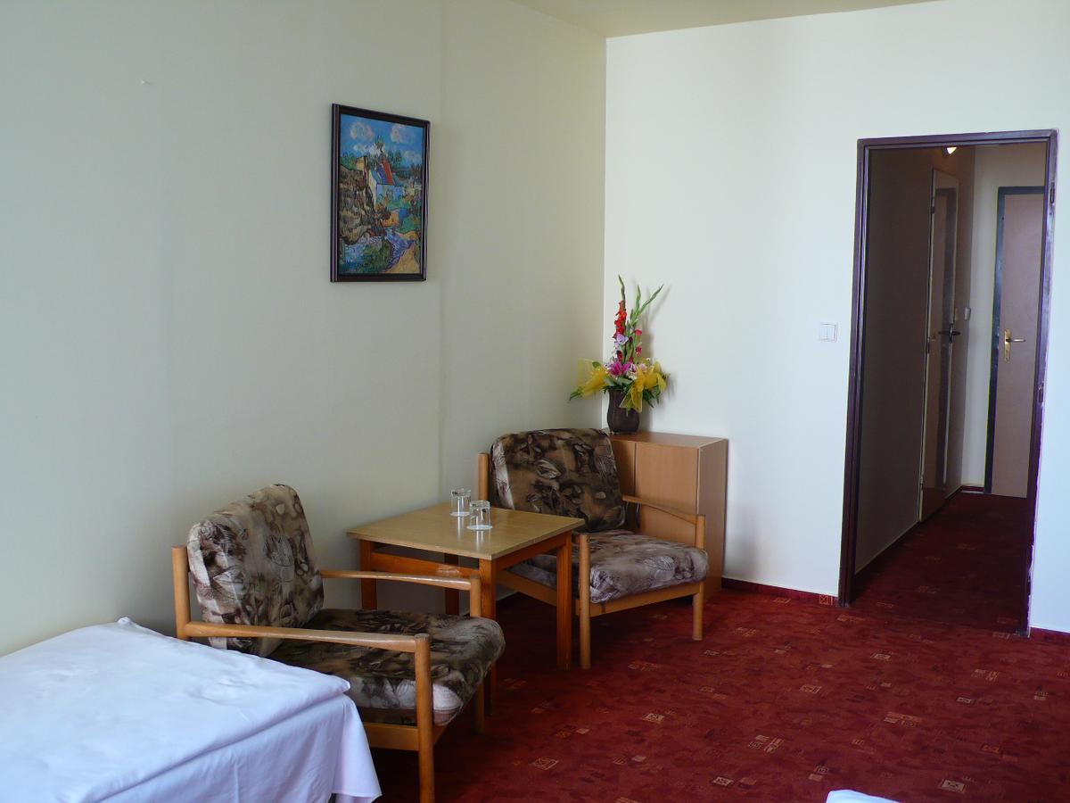 Easy Star Hotel Praag Buitenkant foto
